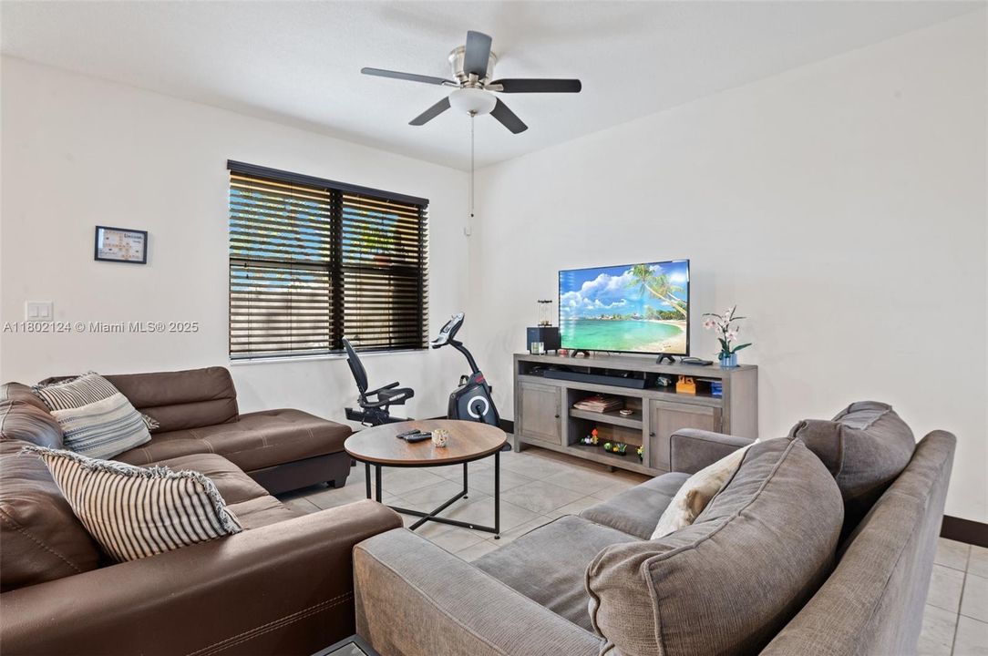 En Venta: $555,000 (3 camas, 2 baños, 1588 Pies cuadrados)