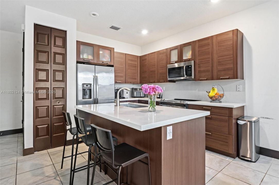 En Venta: $555,000 (3 camas, 2 baños, 1588 Pies cuadrados)