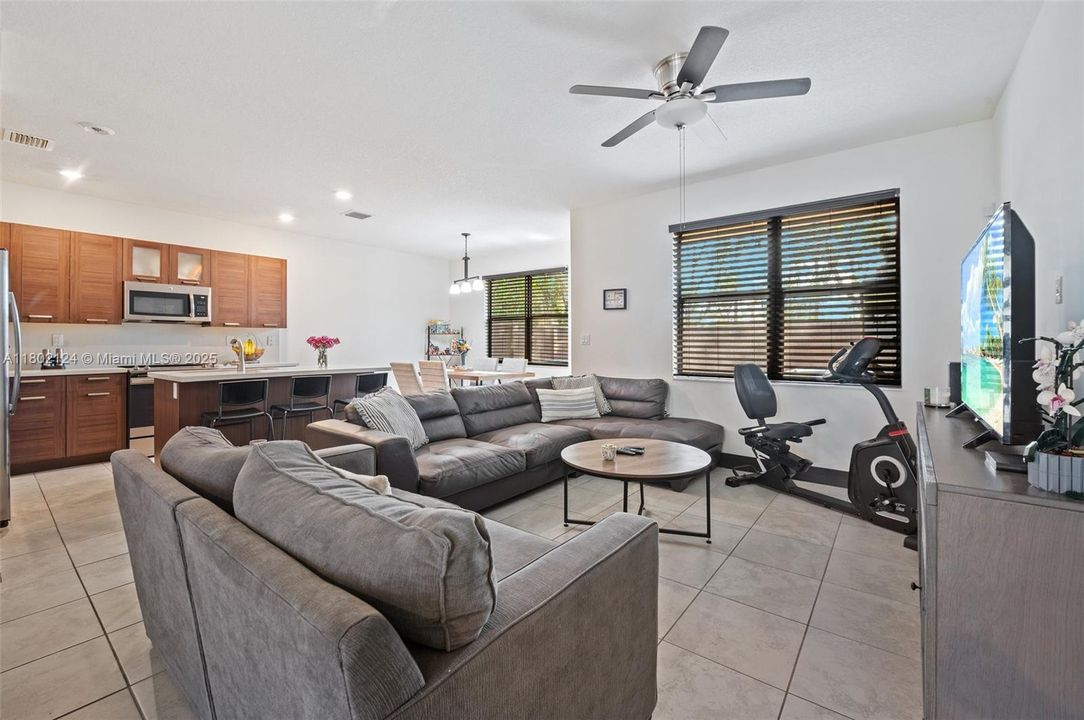 En Venta: $555,000 (3 camas, 2 baños, 1588 Pies cuadrados)