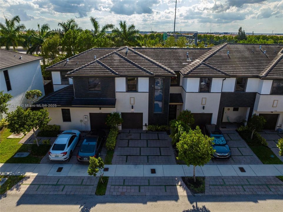 En Venta: $555,000 (3 camas, 2 baños, 1588 Pies cuadrados)