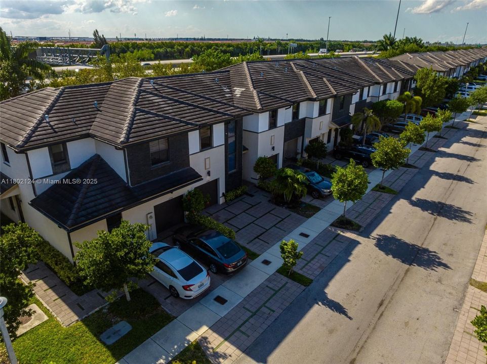 En Venta: $555,000 (3 camas, 2 baños, 1588 Pies cuadrados)