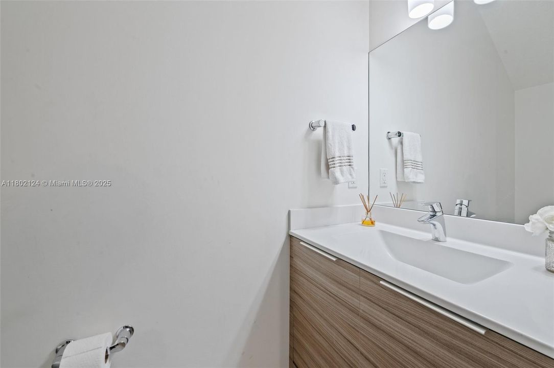 En Venta: $555,000 (3 camas, 2 baños, 1588 Pies cuadrados)