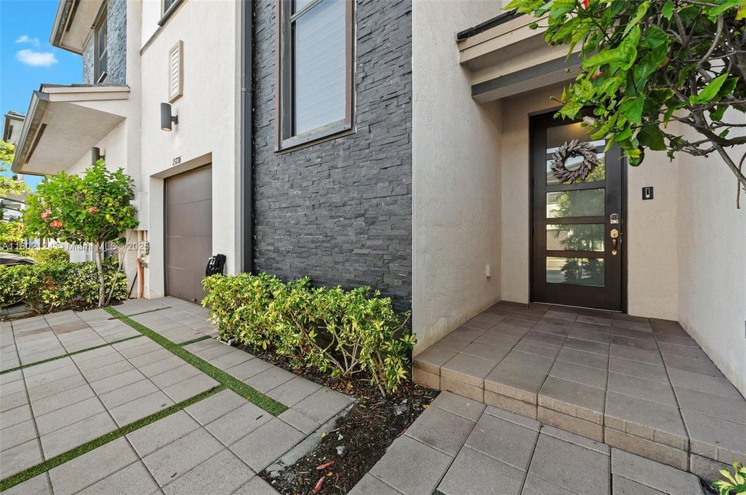 En Venta: $555,000 (3 camas, 2 baños, 1588 Pies cuadrados)