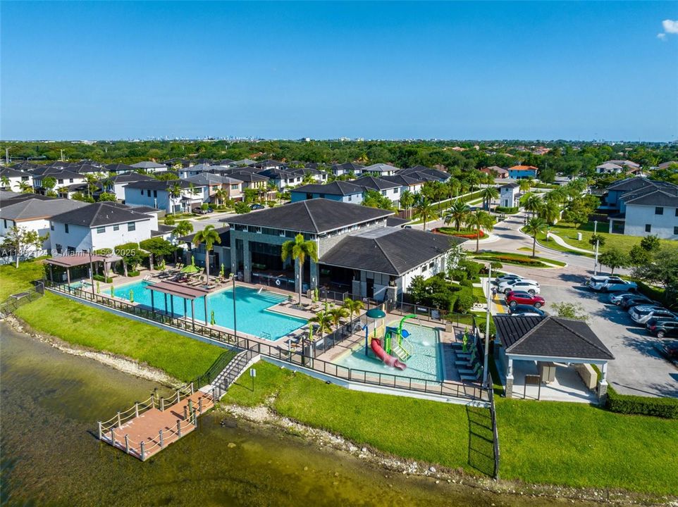 En Venta: $555,000 (3 camas, 2 baños, 1588 Pies cuadrados)