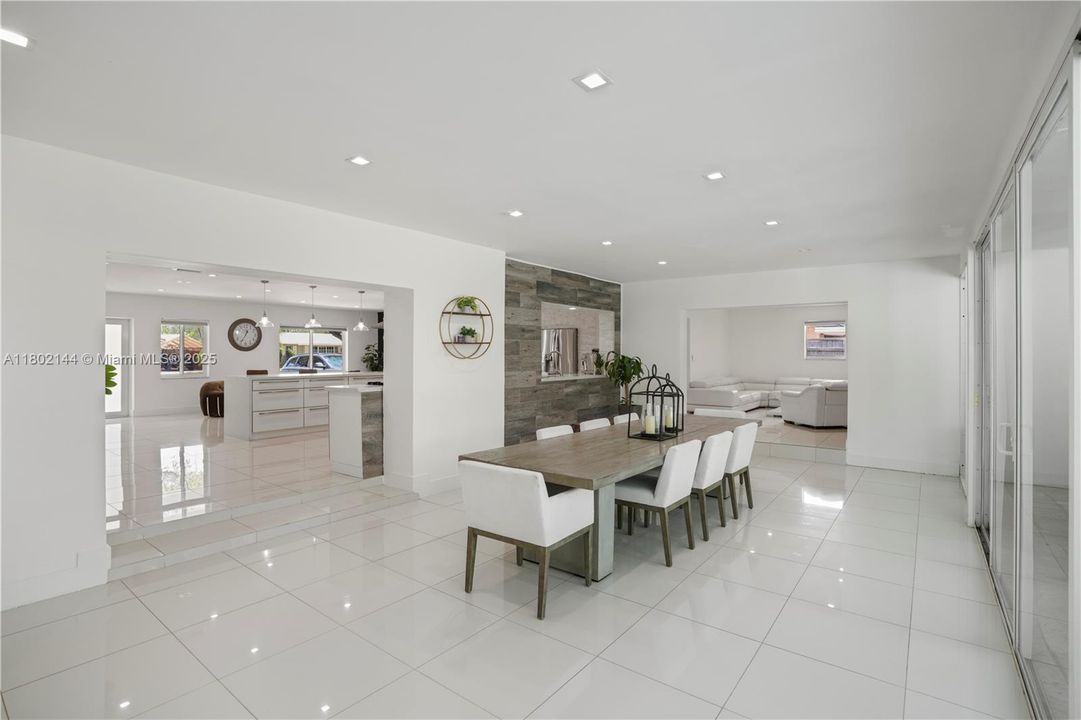 Недавно арендовано: $6,000 (5 спален, 3 ванн, 3199 Квадратных фут)