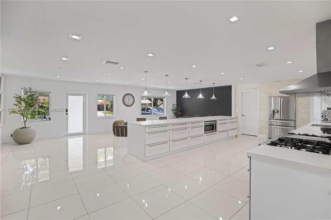 Недавно арендовано: $6,000 (5 спален, 3 ванн, 3199 Квадратных фут)