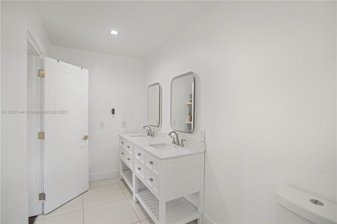 Недавно арендовано: $6,000 (5 спален, 3 ванн, 3199 Квадратных фут)