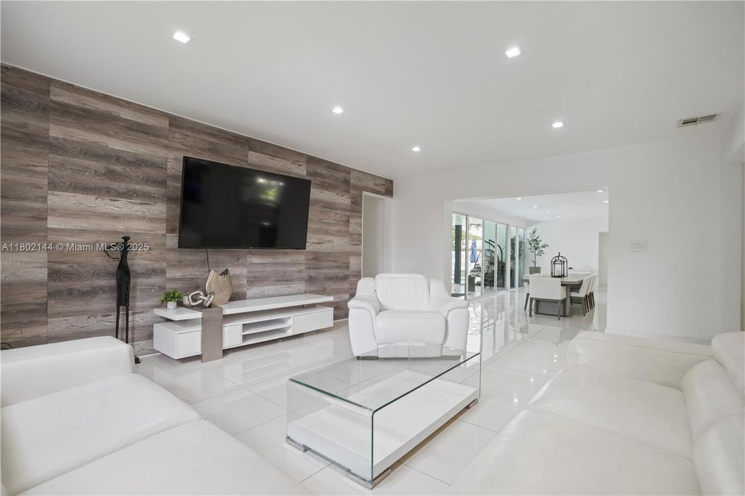 Недавно арендовано: $6,000 (5 спален, 3 ванн, 3199 Квадратных фут)