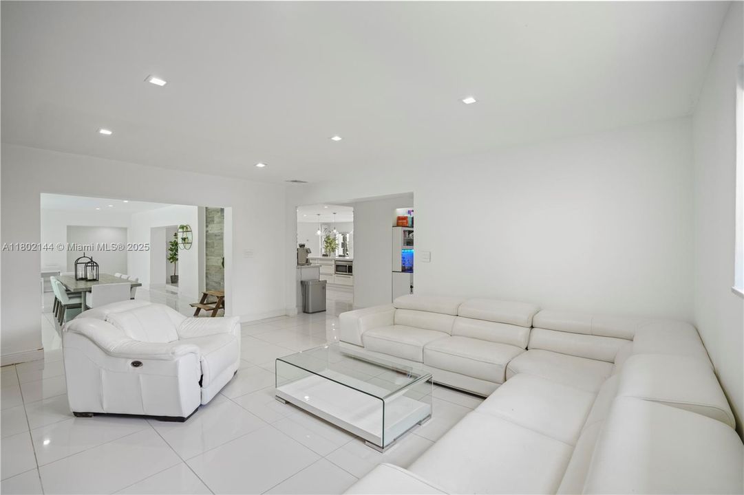 Недавно арендовано: $6,000 (5 спален, 3 ванн, 3199 Квадратных фут)