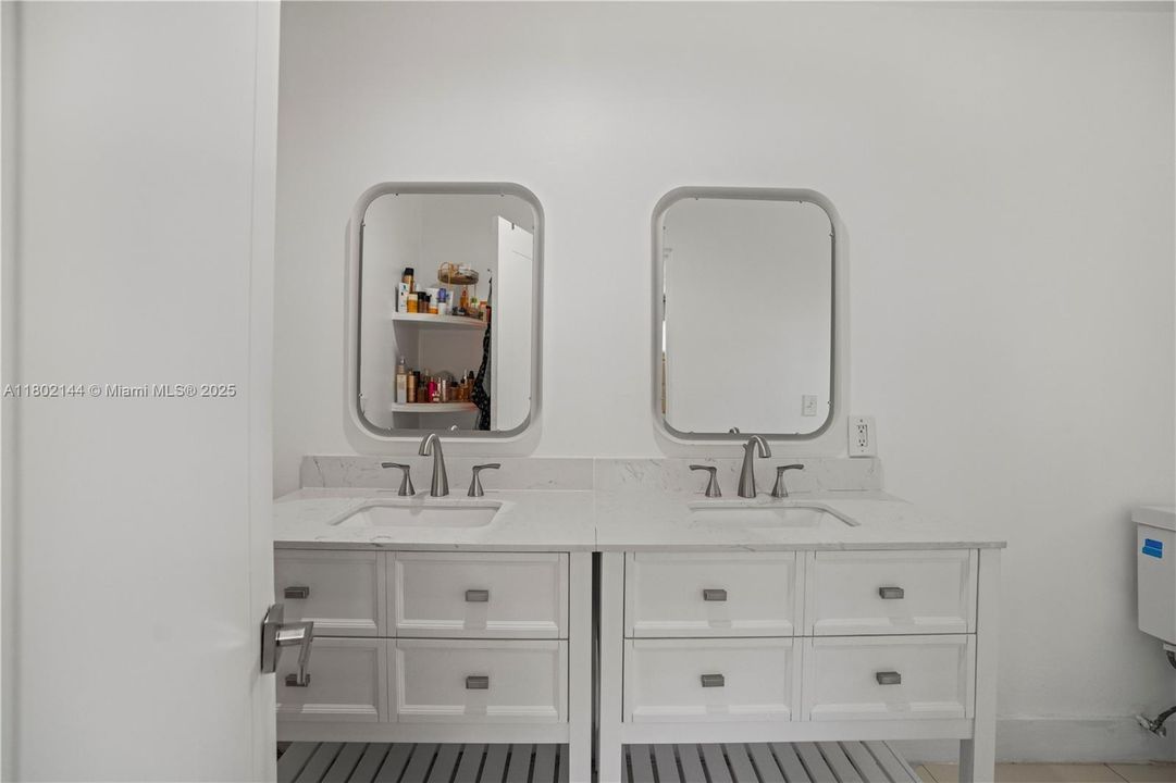 Недавно арендовано: $6,000 (5 спален, 3 ванн, 3199 Квадратных фут)