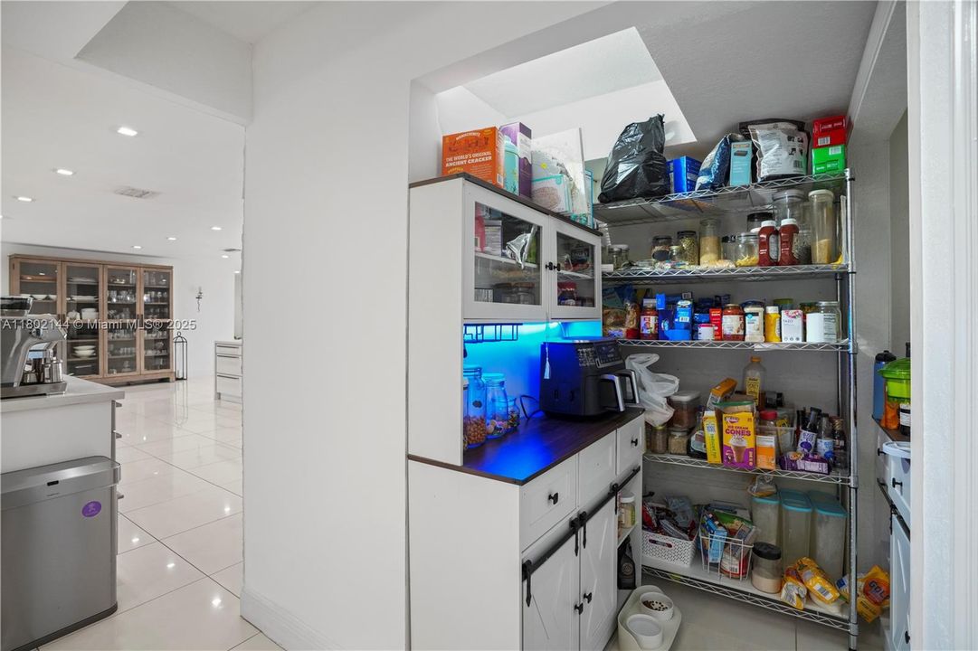 Недавно арендовано: $6,000 (5 спален, 3 ванн, 3199 Квадратных фут)