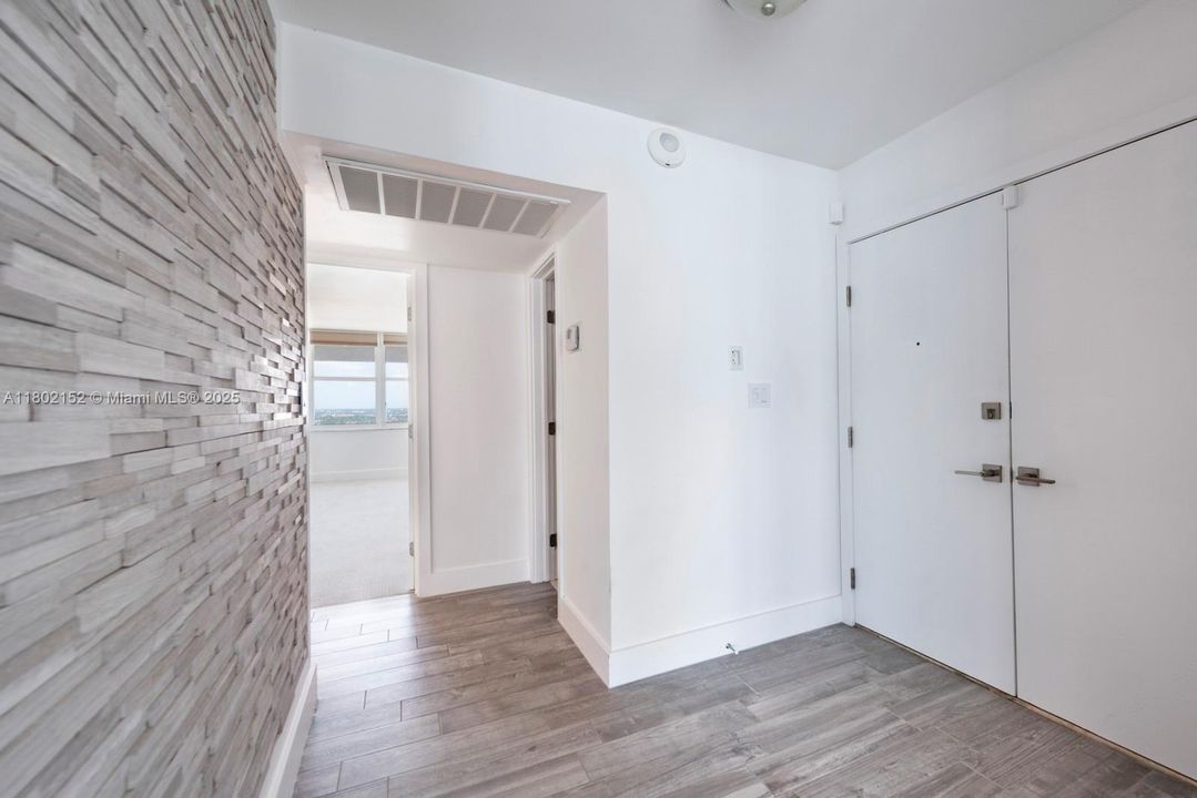 For Sale: $1,199,000 (3 beds, 3 baths, 2400 Square Feet)