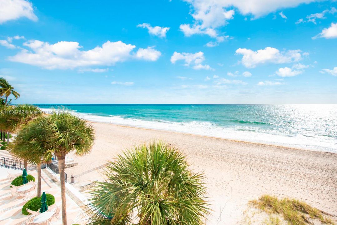 For Sale: $1,199,000 (3 beds, 3 baths, 2400 Square Feet)