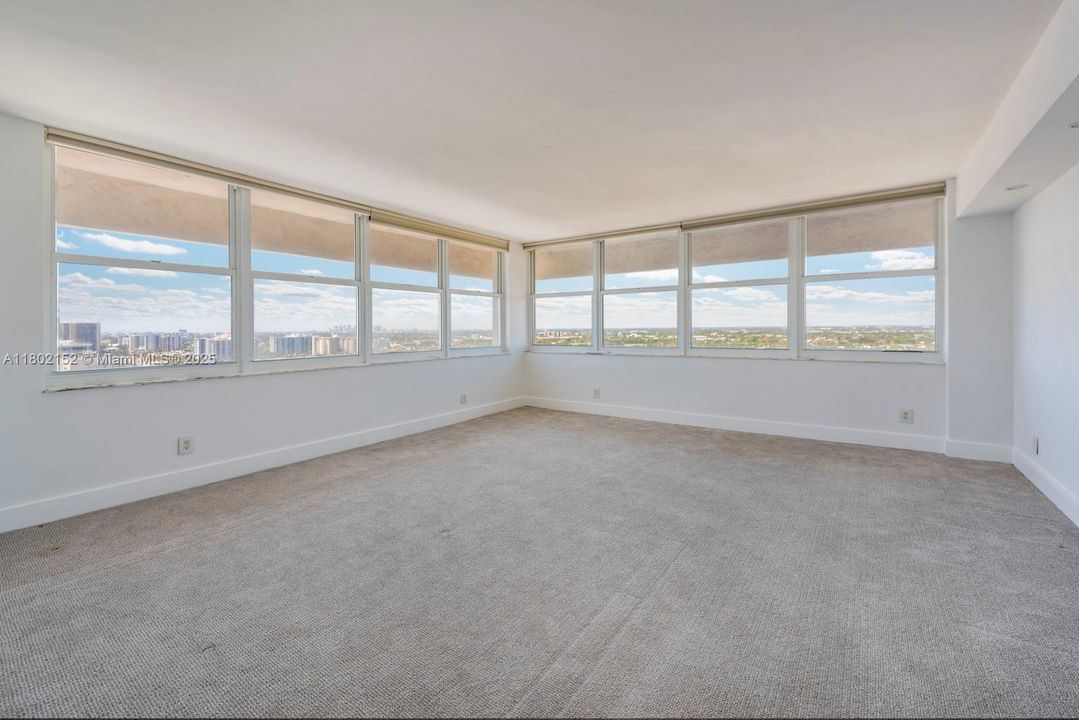 For Sale: $1,199,000 (3 beds, 3 baths, 2400 Square Feet)