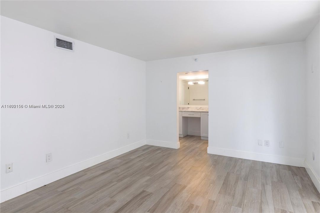 For Sale: $1,100,000 (2 beds, 2 baths, 1415 Square Feet)