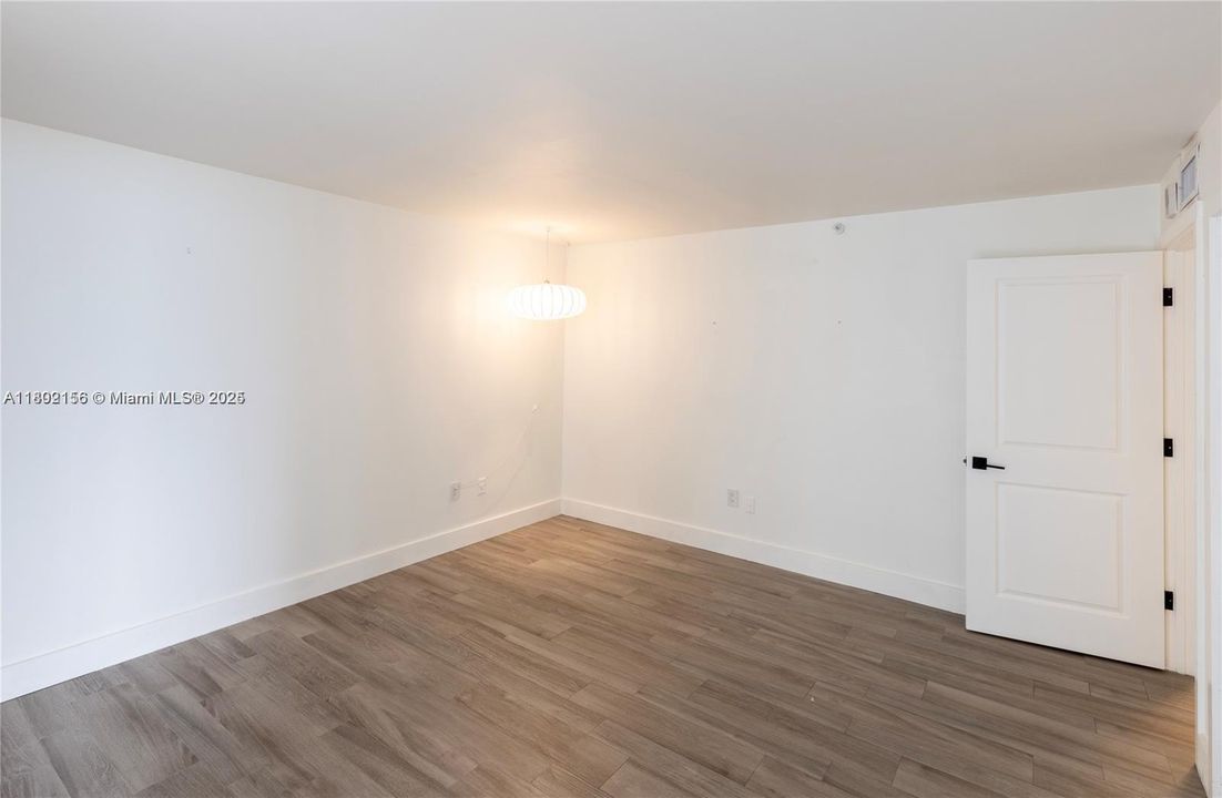 For Sale: $1,100,000 (2 beds, 2 baths, 1415 Square Feet)