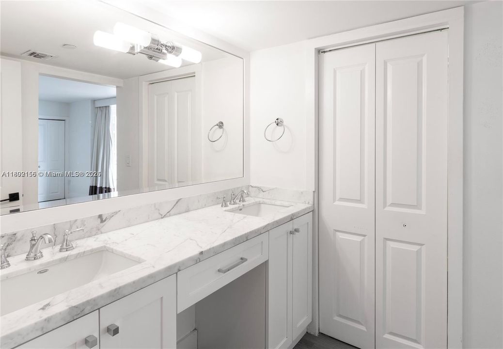 For Sale: $1,100,000 (2 beds, 2 baths, 1415 Square Feet)