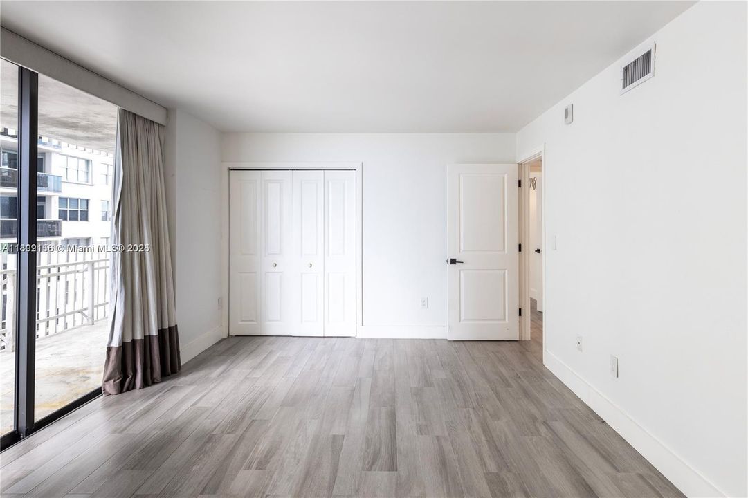 For Sale: $1,100,000 (2 beds, 2 baths, 1415 Square Feet)