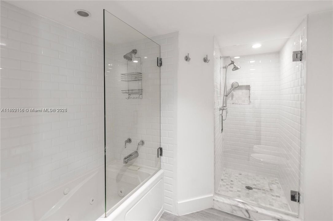 For Sale: $1,100,000 (2 beds, 2 baths, 1415 Square Feet)