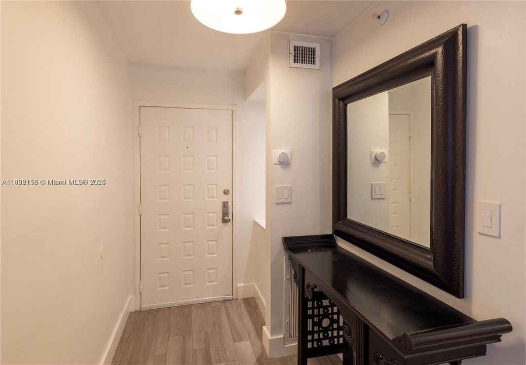 For Sale: $1,100,000 (2 beds, 2 baths, 1415 Square Feet)