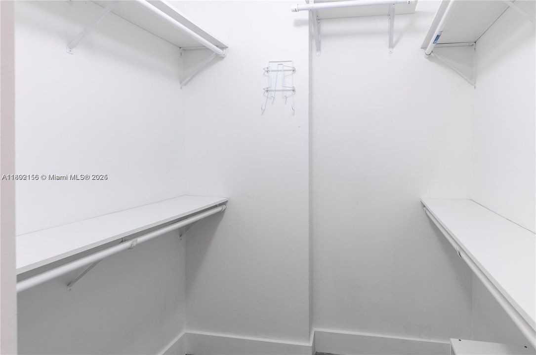 For Sale: $1,100,000 (2 beds, 2 baths, 1415 Square Feet)