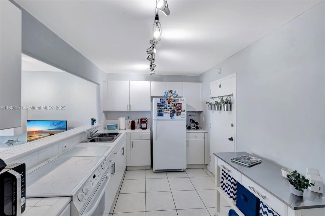 En Venta: $585,000 (1 camas, 2 baños, 912 Pies cuadrados)