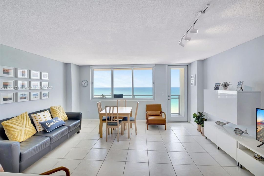 En Venta: $585,000 (1 camas, 2 baños, 912 Pies cuadrados)