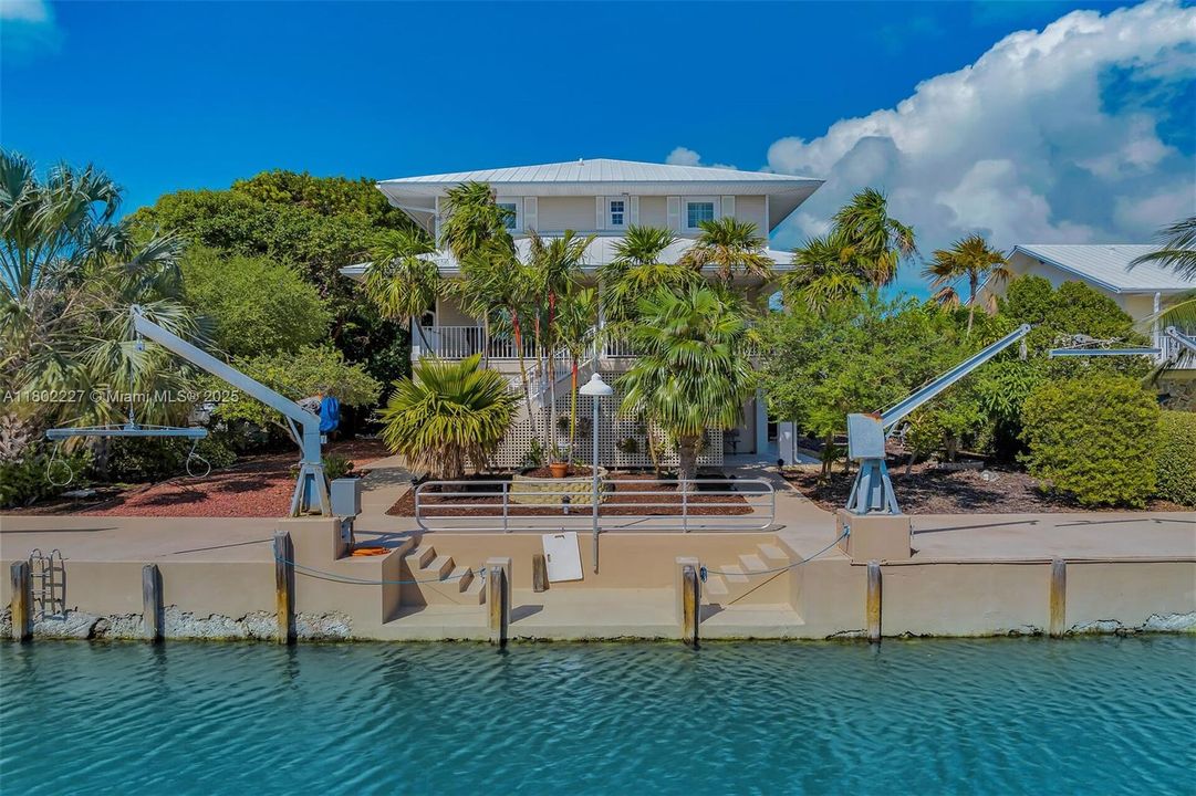 Recently Sold: $1,598,000 (4 beds, 3 baths, 2565 Square Feet)