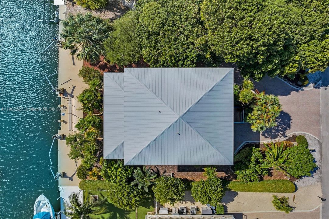 Recently Sold: $1,598,000 (4 beds, 3 baths, 2565 Square Feet)