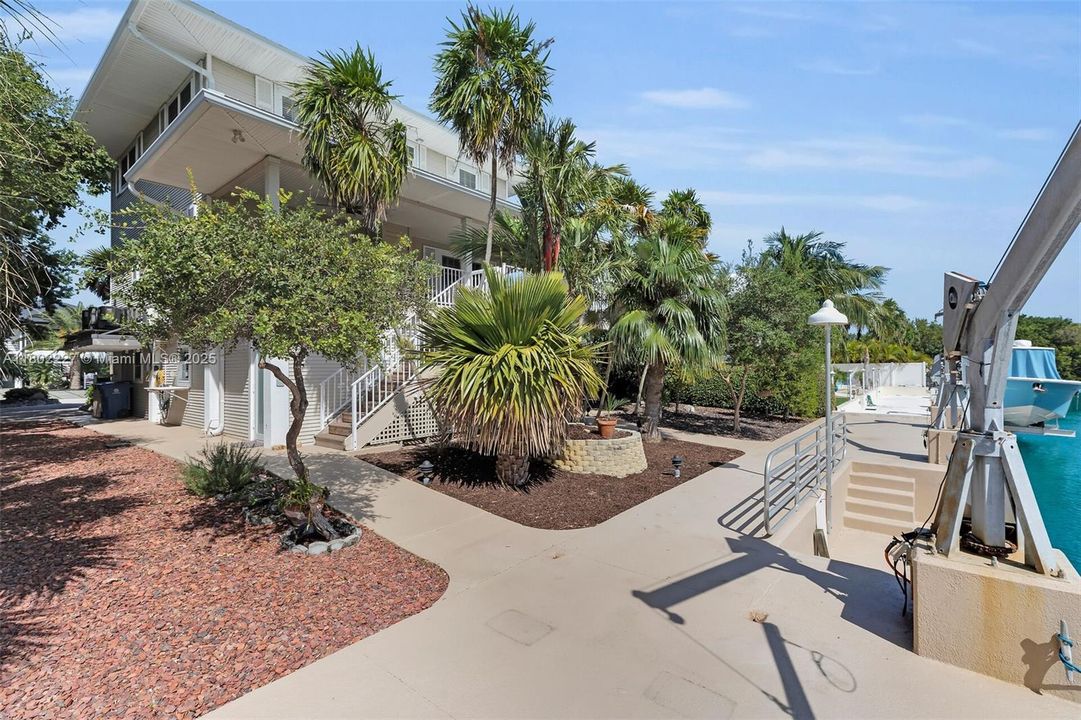 Recently Sold: $1,598,000 (4 beds, 3 baths, 2565 Square Feet)