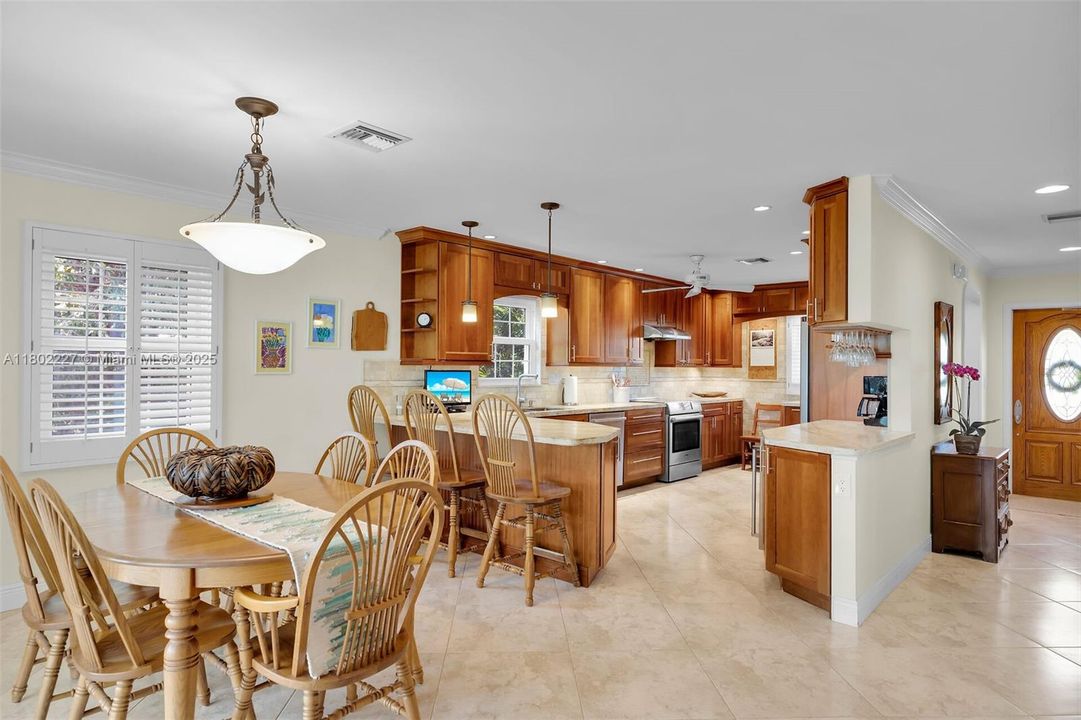 Recently Sold: $1,598,000 (4 beds, 3 baths, 2565 Square Feet)