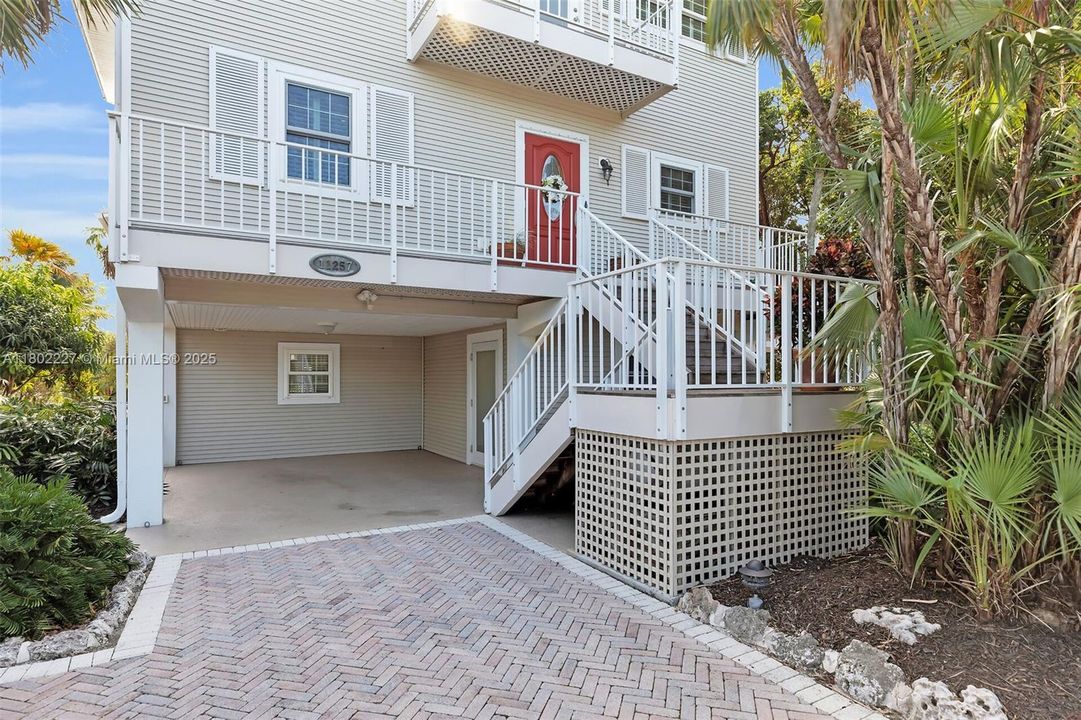 Recently Sold: $1,598,000 (4 beds, 3 baths, 2565 Square Feet)