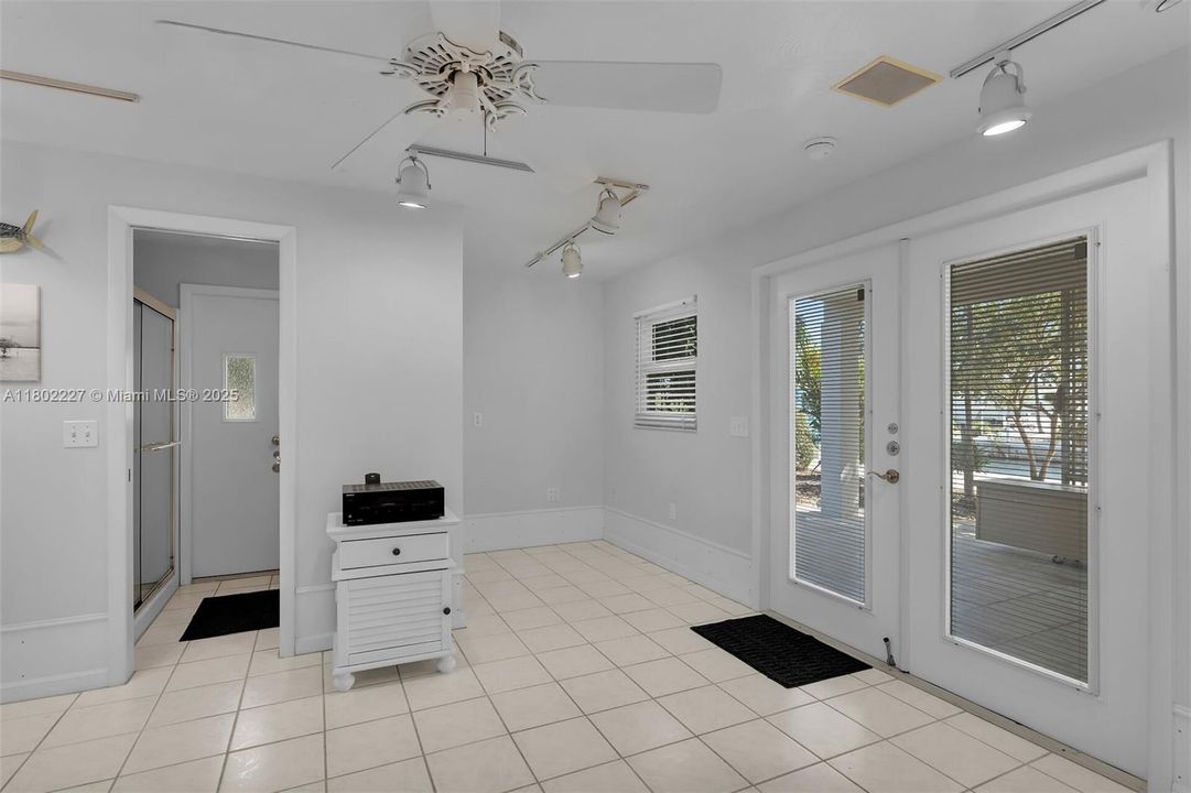 Recently Sold: $1,598,000 (4 beds, 3 baths, 2565 Square Feet)