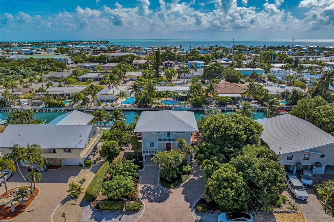 Recently Sold: $1,598,000 (4 beds, 3 baths, 2565 Square Feet)