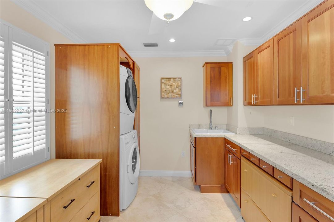 Recently Sold: $1,598,000 (4 beds, 3 baths, 2565 Square Feet)