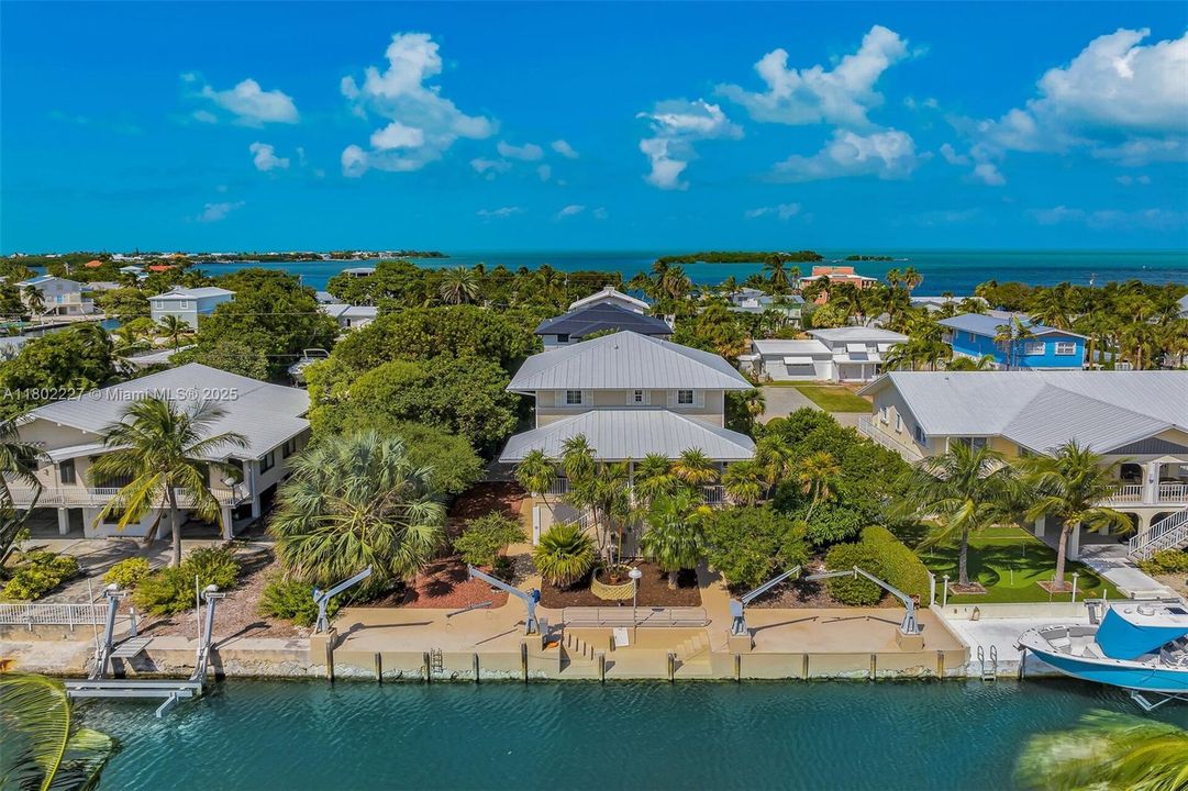 Recently Sold: $1,598,000 (4 beds, 3 baths, 2565 Square Feet)