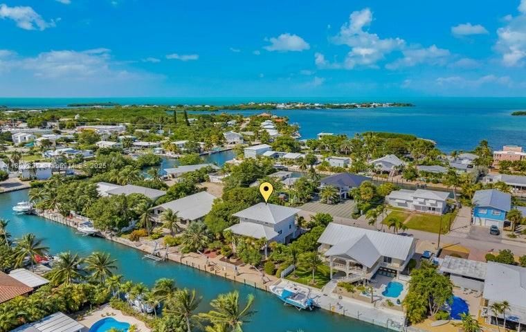 Recently Sold: $1,598,000 (4 beds, 3 baths, 2565 Square Feet)