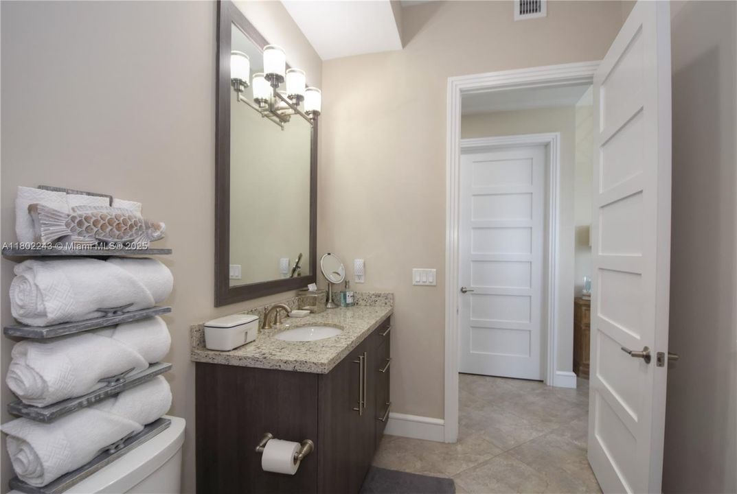 待售: $2,495,000 (2 贝兹, 2 浴室, 1894 平方英尺)