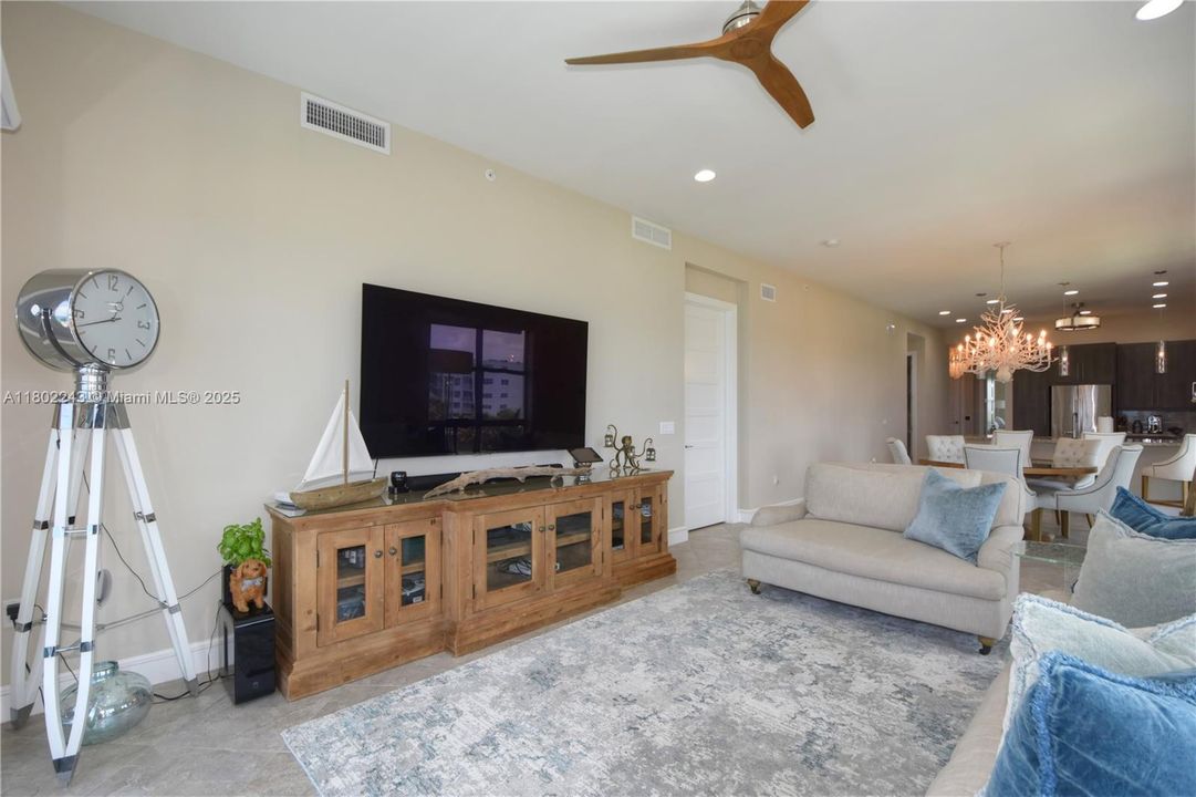 待售: $2,495,000 (2 贝兹, 2 浴室, 1894 平方英尺)