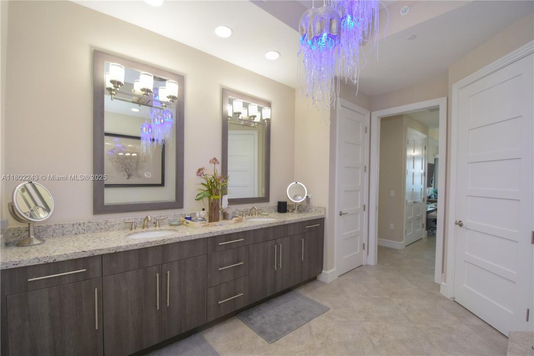 待售: $2,495,000 (2 贝兹, 2 浴室, 1894 平方英尺)