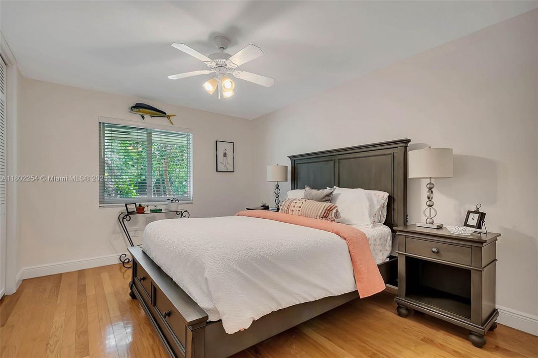 最近售出: $1,650,000 (4 贝兹, 2 浴室, 2844 平方英尺)