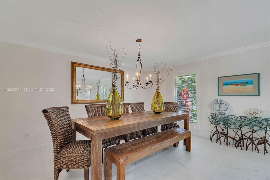 最近售出: $1,650,000 (4 贝兹, 2 浴室, 2844 平方英尺)