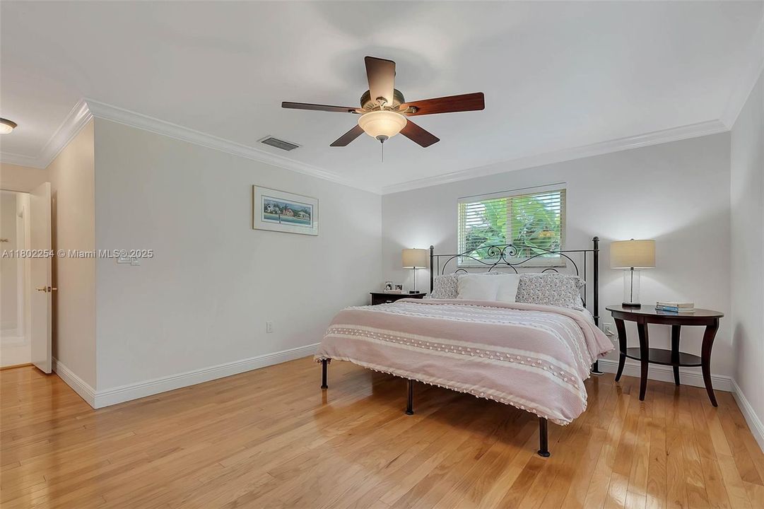 最近售出: $1,650,000 (4 贝兹, 2 浴室, 2844 平方英尺)