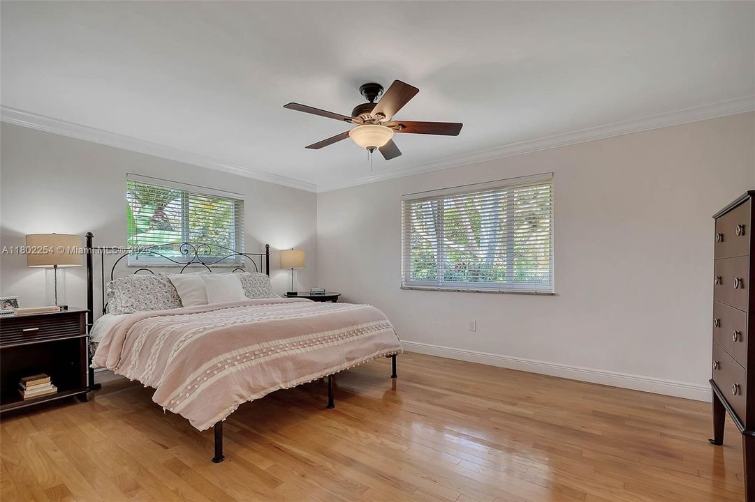 最近售出: $1,650,000 (4 贝兹, 2 浴室, 2844 平方英尺)