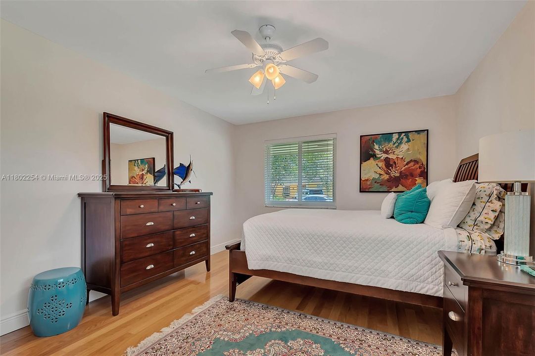 最近售出: $1,650,000 (4 贝兹, 2 浴室, 2844 平方英尺)