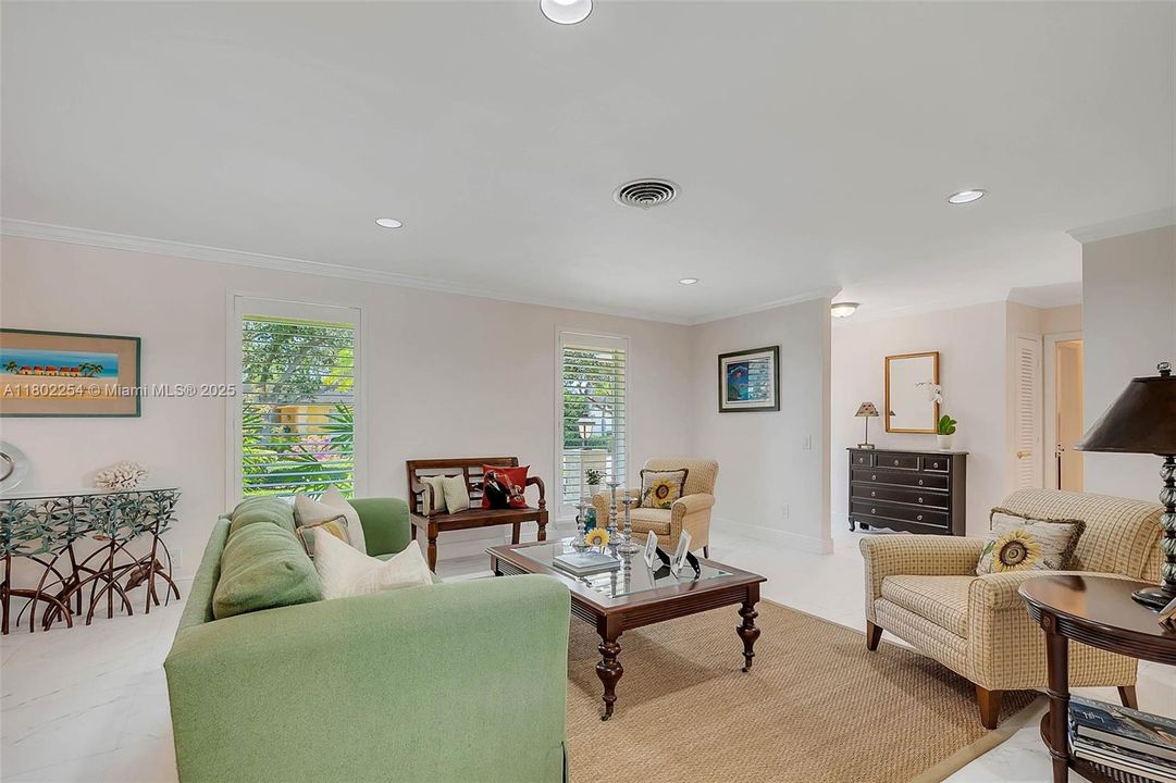 最近售出: $1,650,000 (4 贝兹, 2 浴室, 2844 平方英尺)