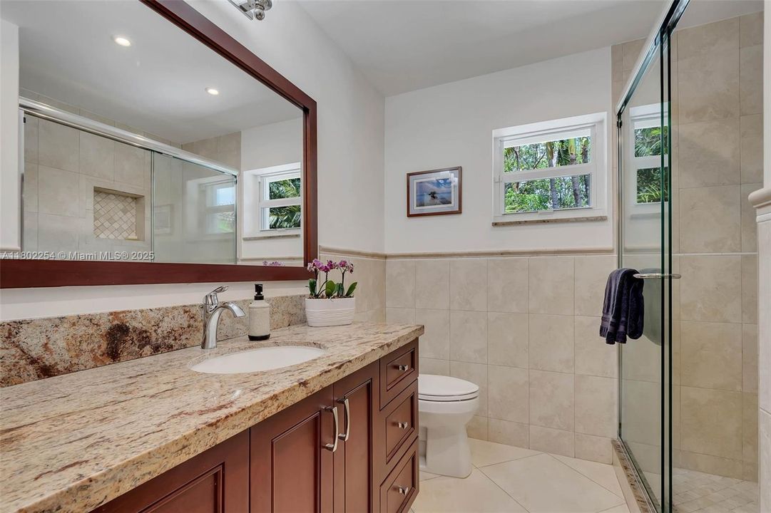 最近售出: $1,650,000 (4 贝兹, 2 浴室, 2844 平方英尺)