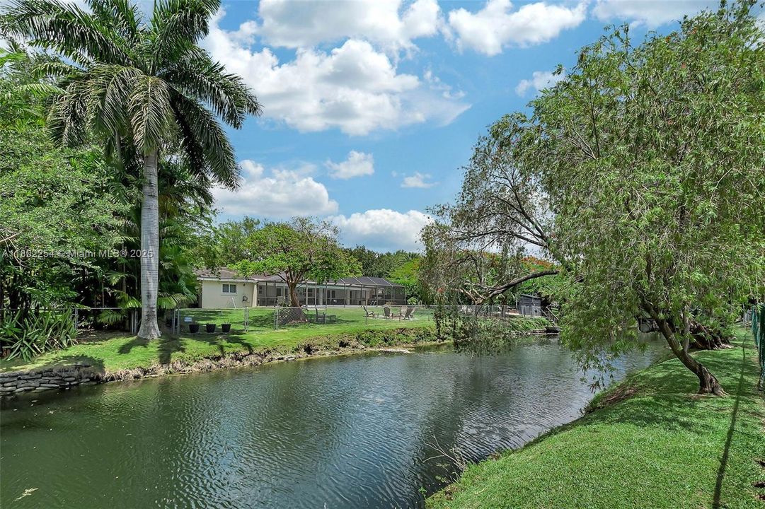 最近售出: $1,650,000 (4 贝兹, 2 浴室, 2844 平方英尺)