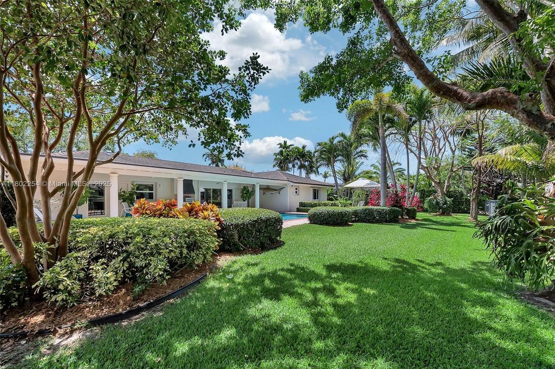 最近售出: $1,650,000 (4 贝兹, 2 浴室, 2844 平方英尺)