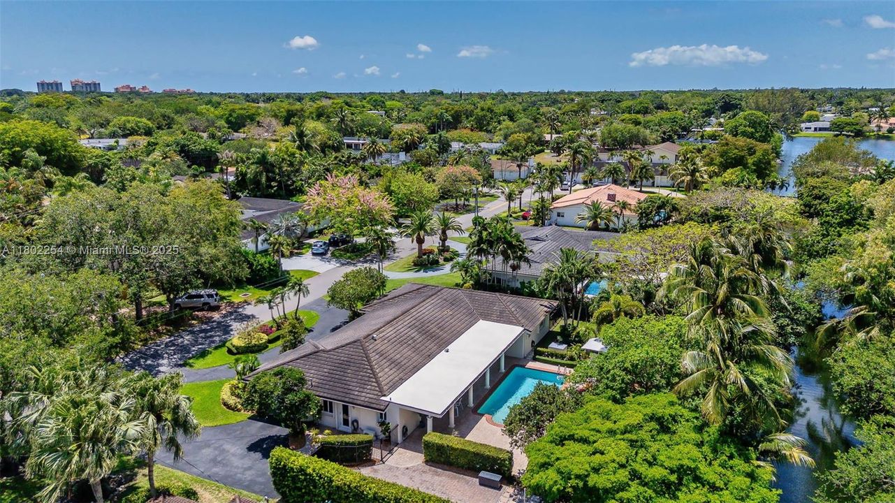 最近售出: $1,650,000 (4 贝兹, 2 浴室, 2844 平方英尺)